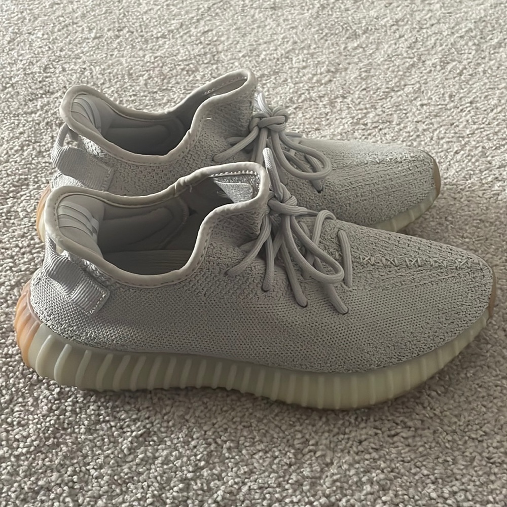 Yeezy Boost. Size 9.